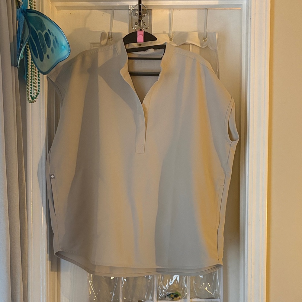 Figs limited edition Rafaela top size medium in bone.